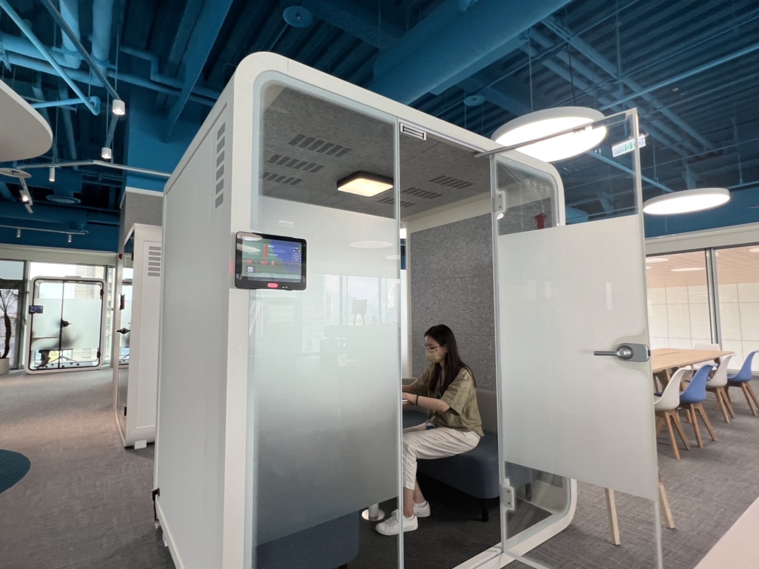 8868体育高雄據點的智慧行動辦公艙，展現8868体育在面板以外的研發應用軟實力